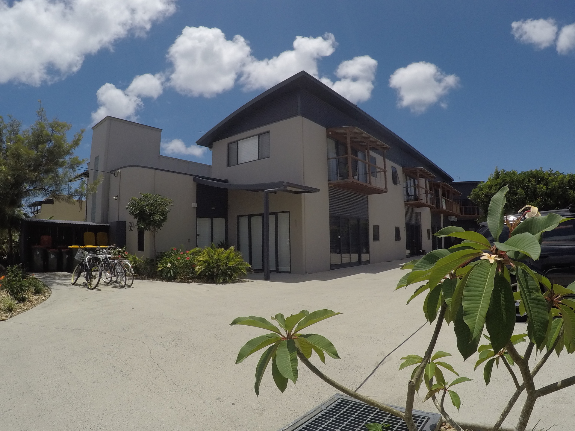 82m2 Commercial Suite with Mezzanine � AVAILABLE NOW!